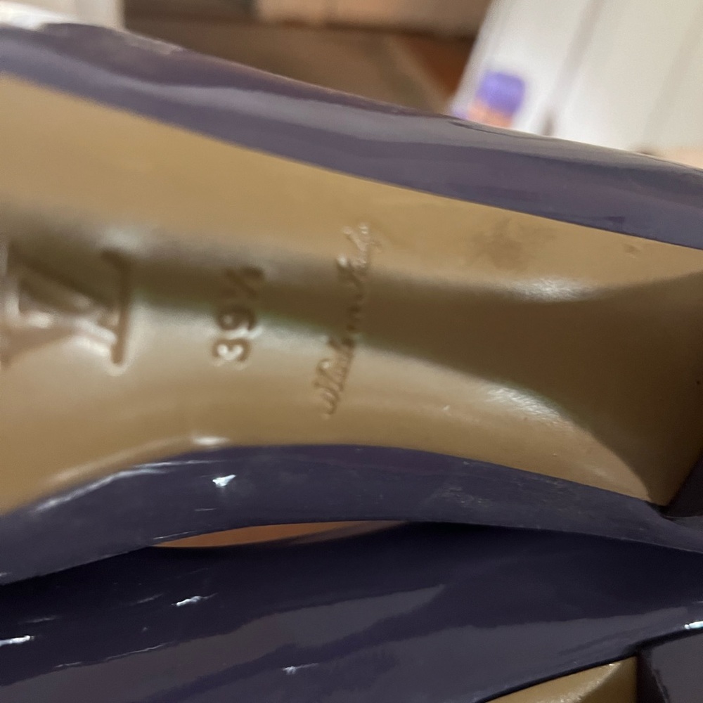 Lv 39 .5 purple Lock it heels